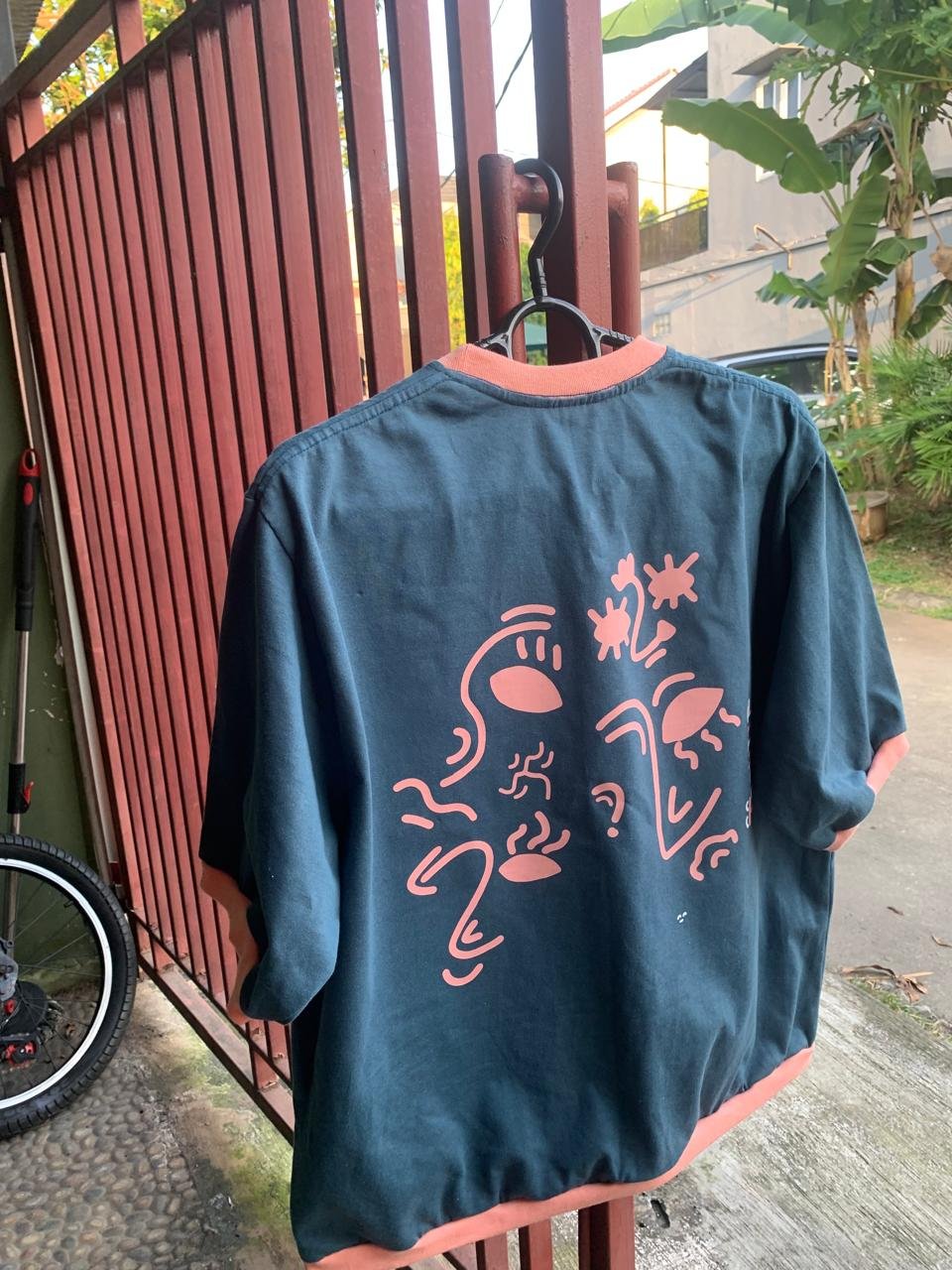 Kaos Graphic Biru